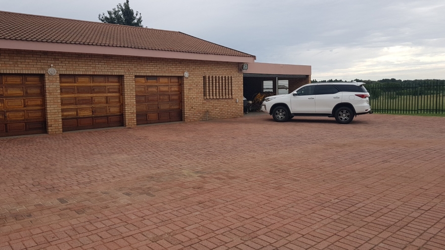 5 Bedroom Property for Sale in Sasolburg Rural Free State